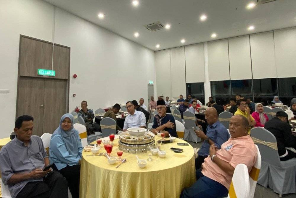 Sebahagian daripada mereka yang hadir pada Majlis Jalinan Mesra Antara Majlis Pimpinan Negeri (MPN) Keadilan Kelantan dengan pengamal media negeri ini di Kota Bharu pada malam Sabtu.