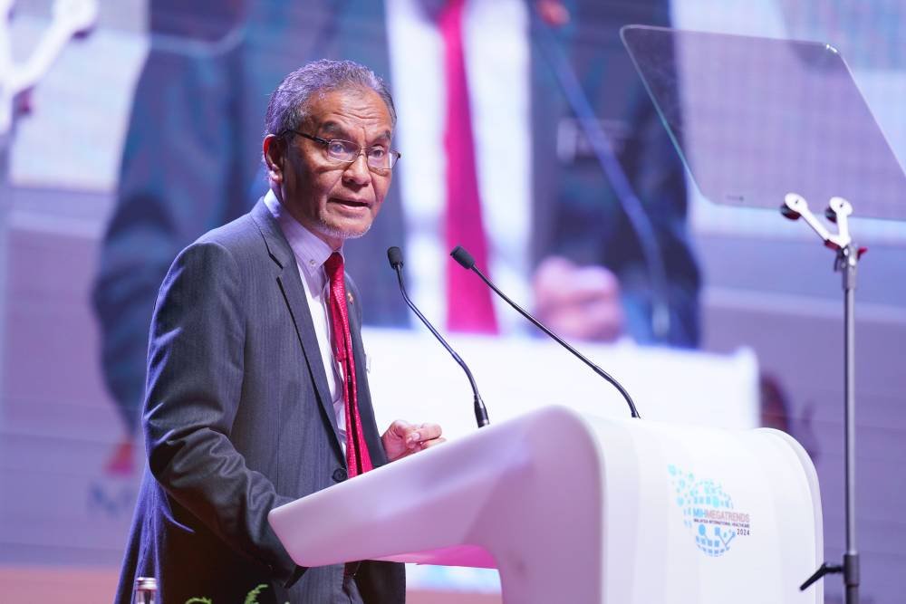 Dzulkefly berucap pada Majlis Pelancaran Sistem Kesihatan KPJ di Pusat Konvensyen Kuala Lumpur.