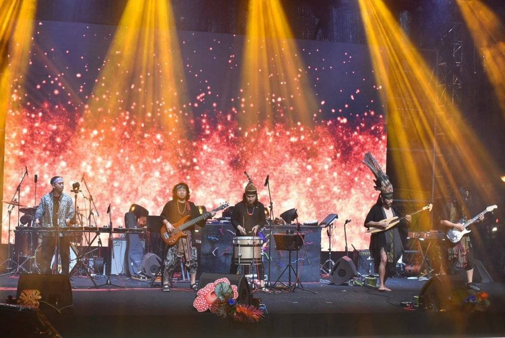 ROK 2024 menampilkan keunikan dengan persembahan lagu-lagu karya etnik negeri Sabah yang berkonsepkan ‘World Music’.