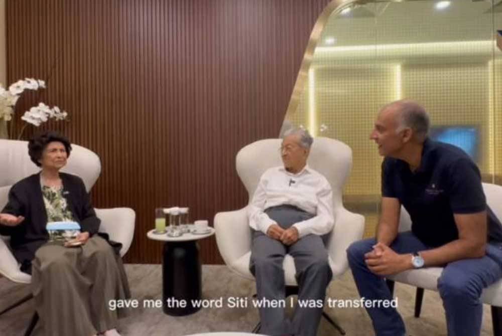 Isteri bekas Perdana Menteri, Tun Dr Mahathir Mohamad pada Sabtu mendedahkan 'rahsia' namanya yang sebelum ini dikenali sebagai Siti Hasmah.