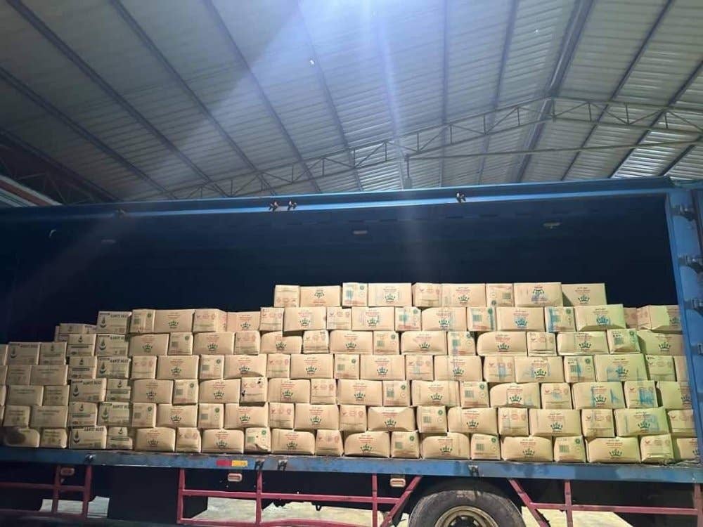 Hasil pemeriksaan menjumpai ratusan kotak yang mengandungi minyak masak peket tanpa dokumen sah.