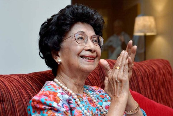 Menurut Tun Dr Hasmah Mohamad Ali, nama sebenarnya tidak mempunyai 'Siti' sebaliknya hanya Hasmah.