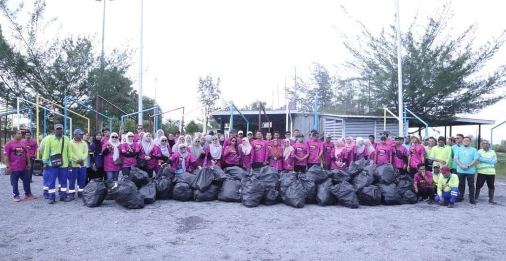 Penglibatan pelbagai agensi dalam aktiviti pembersihan mendidik peserta lebih cakna tentang penjanaan sisa.