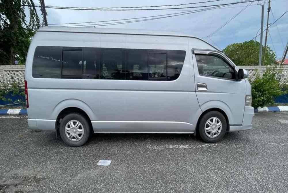 Van yang dipandu lelaki berusia 67 tahun.