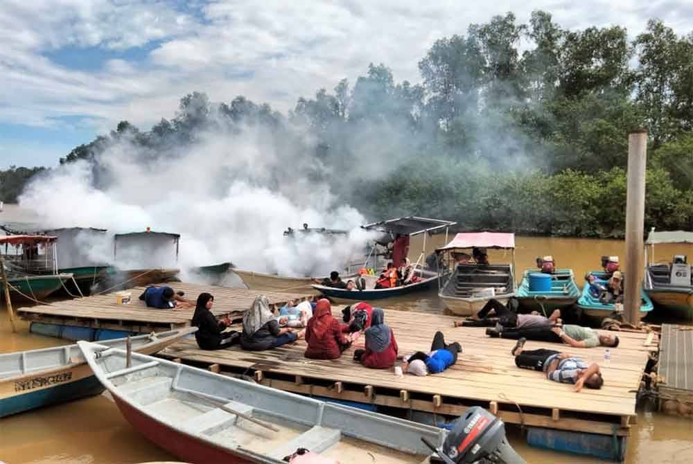 Dua bot 'terbakar' dalam insiden di Jeti Kok Majid.
