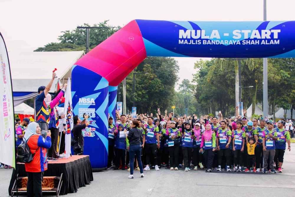 Larian Amal SMA diadakan di Dataran Kemerdekaan Shah Alam.