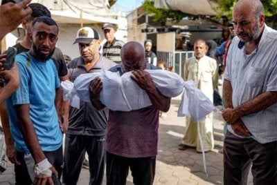 Kementerian Kesihatan Gaza melaporkan bahawa sekurang-kurangnya 43,020 orang telah terbunuh dan 101,110 cedera akibat serangan ketenteraan Israel sejak 7 Oktober 2023.