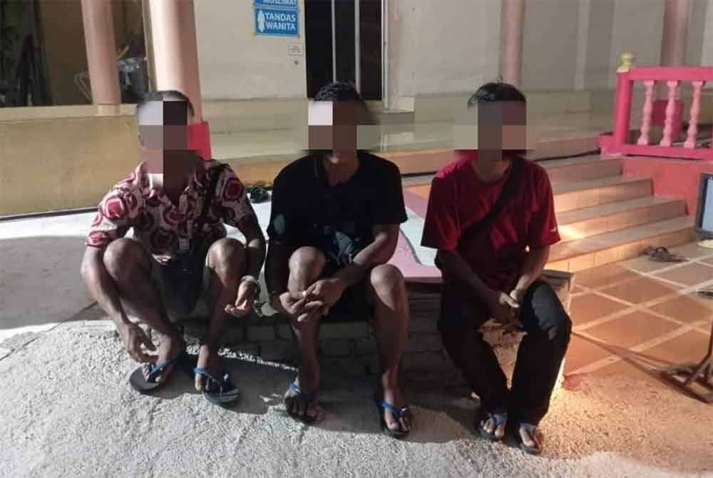 Tiga PATI warga Myanmar dicekup anggota Batalion 9 PGA Kuala Terengganu semasa berada di pekarangan sebuah masjid di Pak Keral, Tumpat.