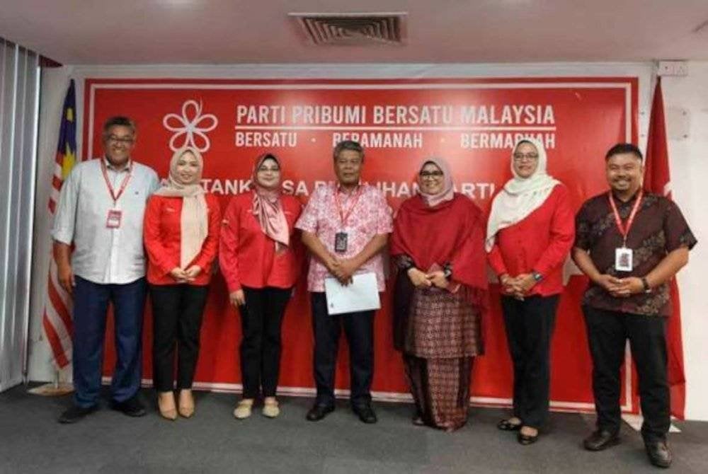 Kemenangan Nurul Ezzati Azmi sebagai calon Ketua Srikandi Muda baharu dipertikaikan bekas penyandangnya, Nurul Fadzilah Kamaludin kerana didakwa dipengaruhi pemimpin tertentu dalam parti.