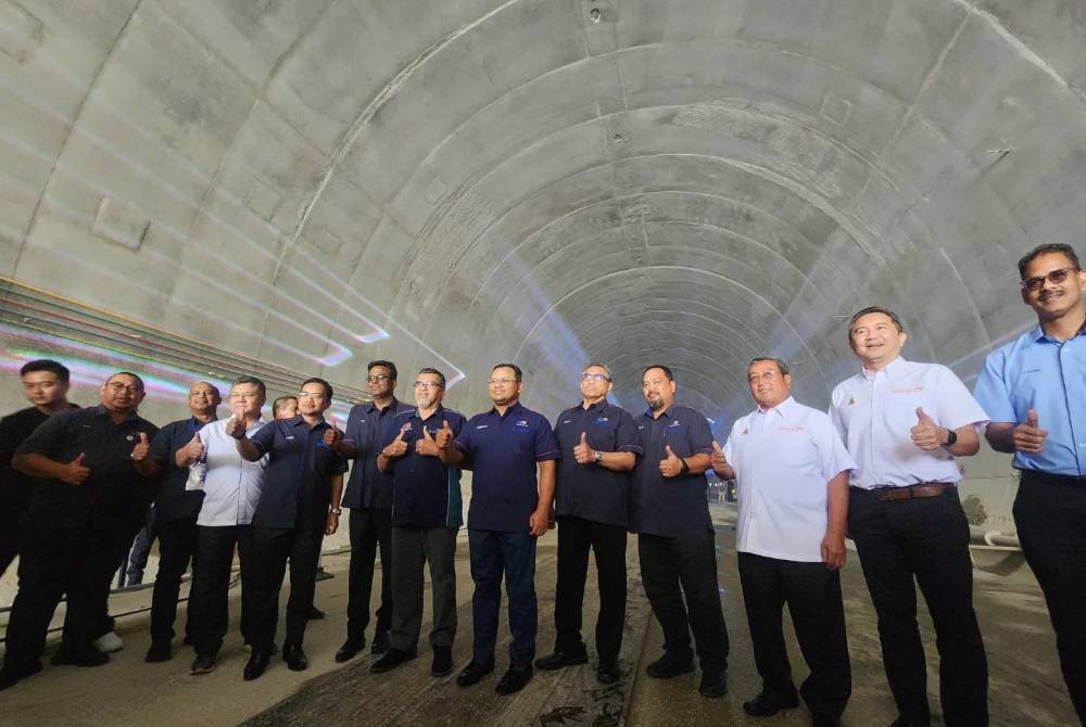 Penembusan Terowong Gombak membuktikan teknologi pengorekan maju serta dedikasi padu pasukan yang terlibat. Foto Facebook Ng Sze Han