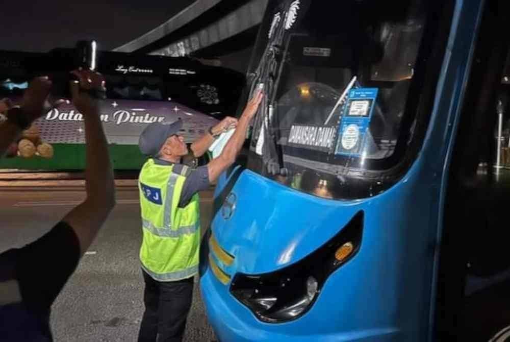 17 notis tawaran kompaun dan 30 notis halangan lalu lintas dikeluarkan MBPJ dan JPJ.