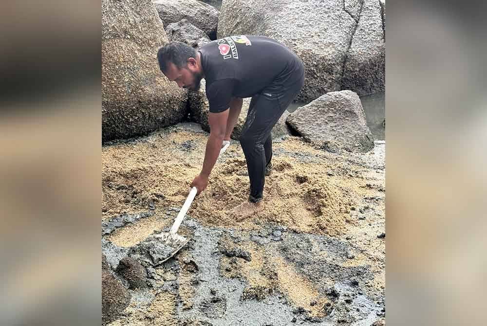 Kerja pembersihan bermula pada jam 9 pagi, Sabtu lalu dan mengambil masa lebih lima jam.