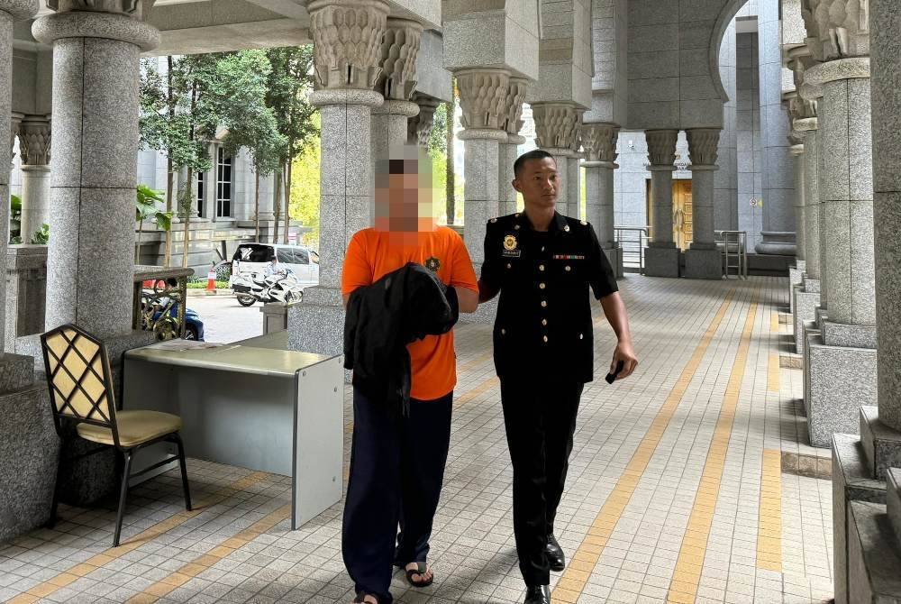 Lelaki berusia 30-an itu telah ditahan bagi membantu siasatan ketika memberikan keterangan di ibu pejabat SPRM lewat petang Selasa.