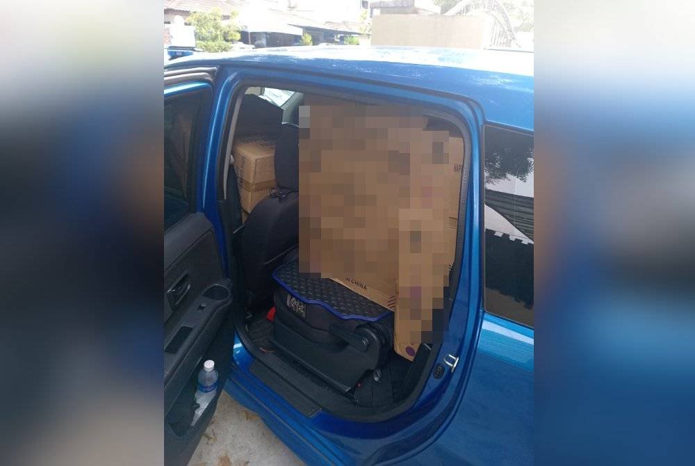 Antara kotak berisi mercun dirampas dalam serbuan di sebuah kediaman di Saujana Damansara pada Selasa.