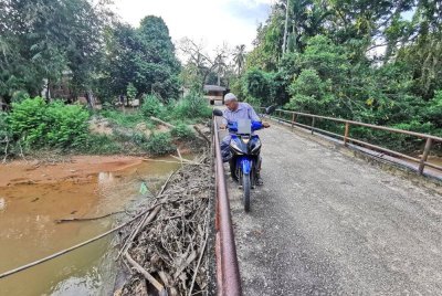 Keadaan jambatan di Sungai Por menghubungkan kediaman penduduk ke kawasan lain.