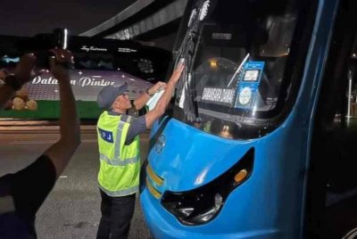 17 notis tawaran kompaun dan 30 notis halangan lalu lintas dikeluarkan MBPJ dan JPJ.