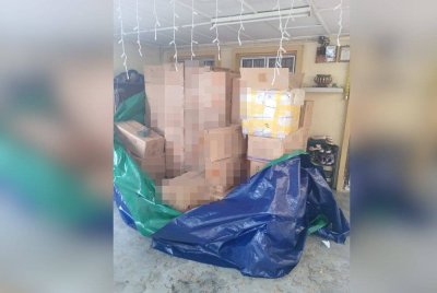 Antara kotak berisi mercun dirampas dalam serbuan di sebuah kediaman di Saujana Damansara pada Selasa.