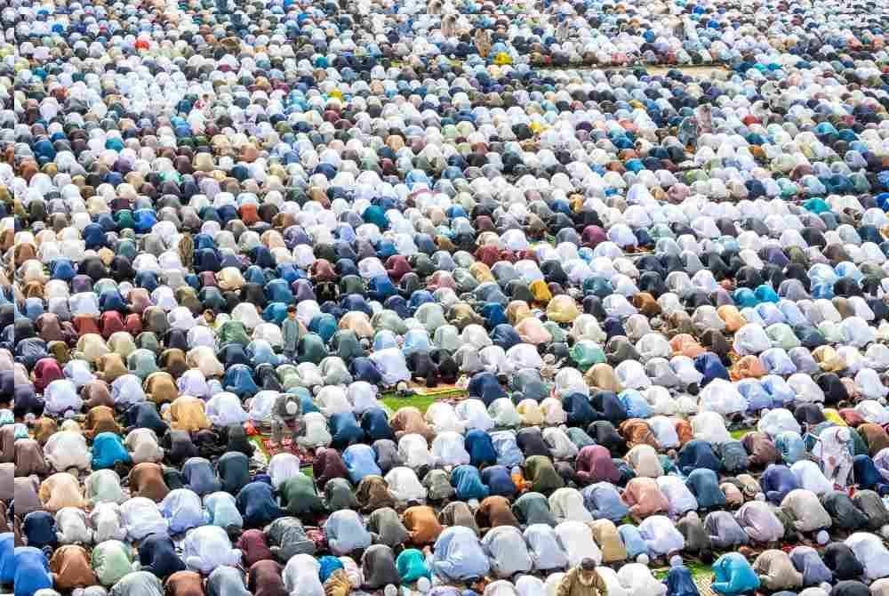 PENTING untuk kita belajar dan sentiasa memperbetulkan solat menuju kepada kesempurnaan dalam menunaikan Rukun Islam kedua. -Foto: CANVA