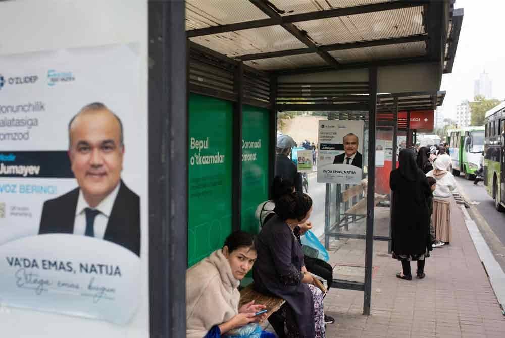 Foto pada 27 Oktober lalu memaparkan kempen pilihan raya Uzbekistan. Foto AFP
