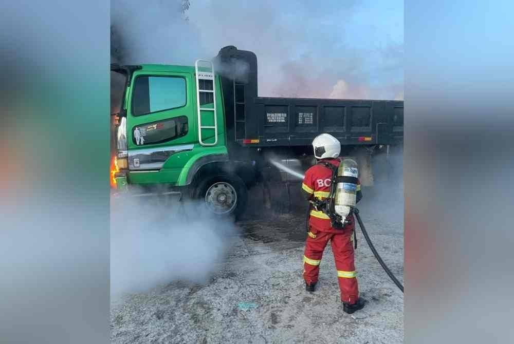 Lori yang terbakar sebanyak 10 peratus berjaya diselamatkan oleh anggota bomba yang bertugas.