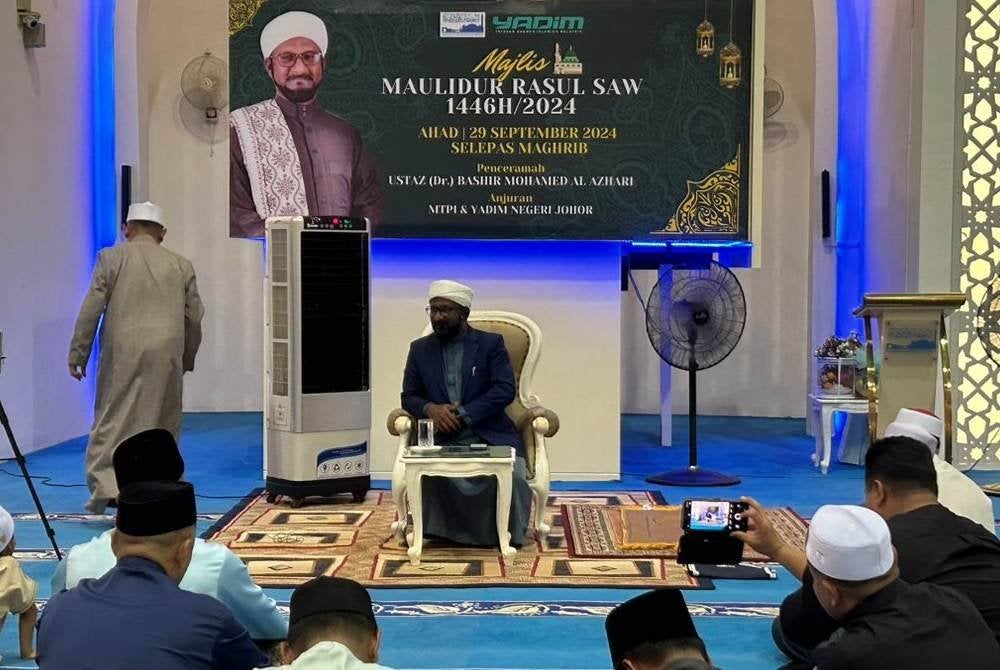 
AHLI Lembaga Pemegang Amanah Yadim, Dr Bashir Mohamed Al-Azhari menyampaikan pengisian dalam Siri Jelajah NUIM di Johor.