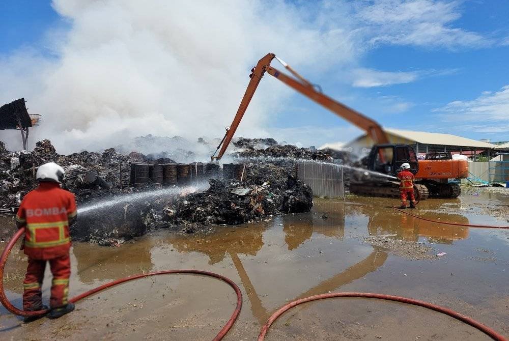 Operasi pemadaman kebakaran di tapak pengumpulan barangan kitar semula di Kawasan Perindustrian Pengkalan Chepa 2, Kota Bharu yang terbakar sejak Ahad lalu tamat sepenuhnya pada petang Jumaat.