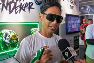 Gabit ketika ditemui media pada Pelancaran Helmet KYT TTR Jet Pendekar di Petronas Sepang International Circuit pada Jumaat. Foto Bernama