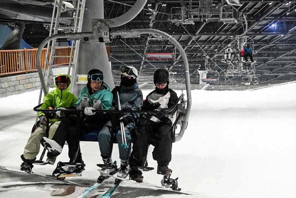 Ski lift yang disediakan kepada pengunjung seperti di pusat peranginan terbuka.