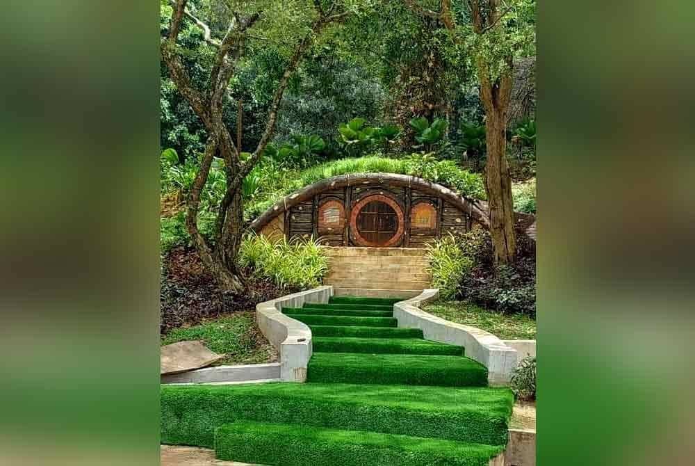 Rumah Hobbit yang dibina berinspirasi dari filem Hollywood terkenal, The Lord of the Rings.
