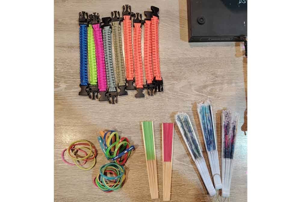 Antara peralatan seperti gelang dan kipas bewarna yang dirampas dipercayai dijadikan sebagai tip kepada wanita asing bagi mendapatkan layanan mereka.