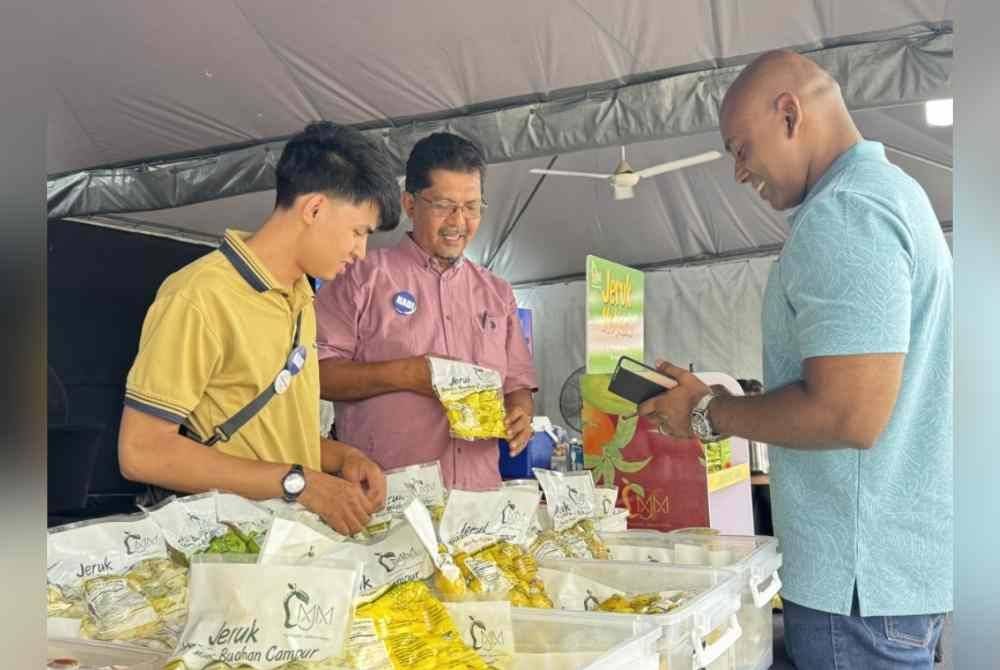 Karnival GEN-AI juga memberi peluang kepada usahawan NADI untuk mempromosikan perniagaan mereka.