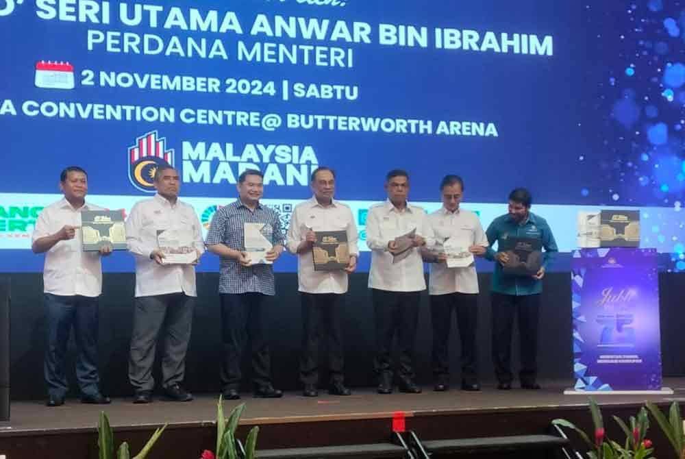 Anwar melancarkan laporan Indikator Kos Sara Hidup 2023.