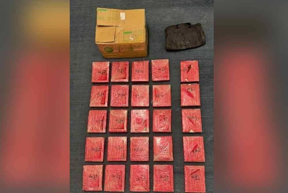 Dadah yang dirampas daripada tiga individu di kawasan parkir kereta di Gelugor pada Jumaat.