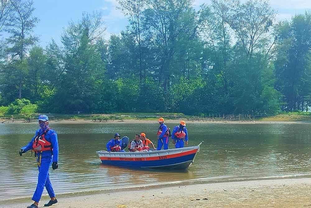 Pasukan penyelamat meneruskan operasi SAR mencari mangsa yang dikhuatiri lemas di muara Sungai Balok di sini.