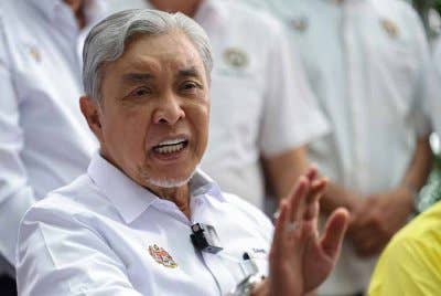 Ahmad Zahid pada sidang media selepas menghadiri Taklimat Pelaksanaan Projek Pembangunan Negeri Sarawak, hari ini. Foto Bernama