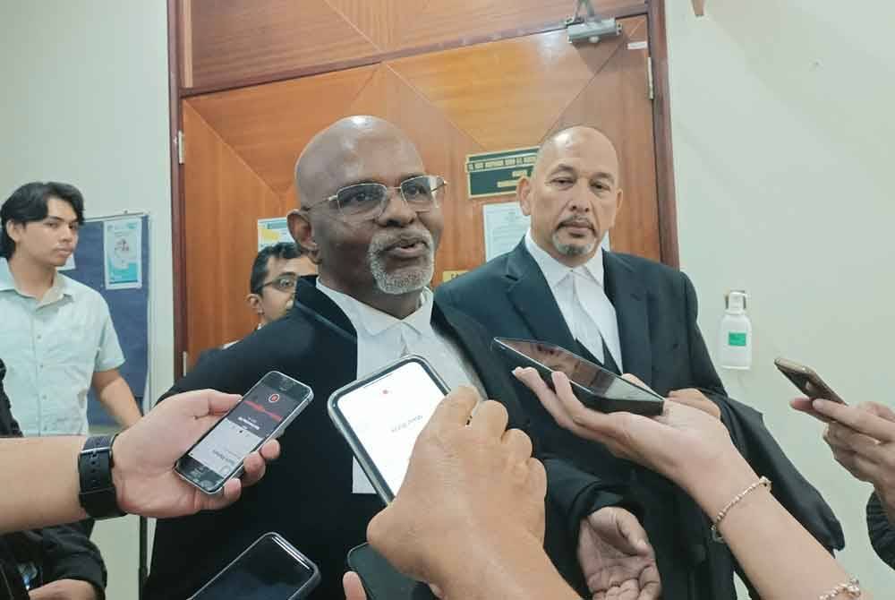 Peguam M Athimulan bersama Datuk Mior Faridalathrash Wahid dan Aiman Hakim Kamaruzzaman akan mewakili tertuduh pada prosiding perbicaraan yang bermula pada Selasa.