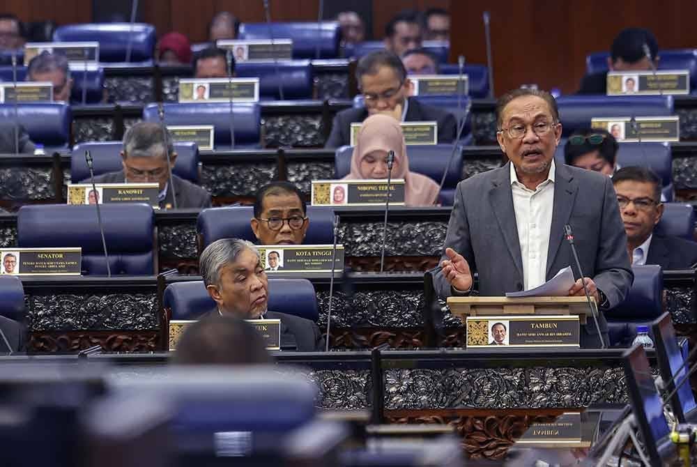 Anwar pada Persidangan Dewan Rakyat sempena Mesyuarat Ketiga Penggal Ketiga Parlimen ke-15 di Bangunan Parlimen pada Isnin. Foto Bernama