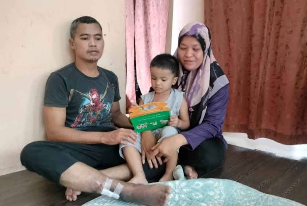 Akibat lupa ingatan, Mohd Shah perlu dibantu menguruskan diri menyebabkan keluarga itu putus sumber kewangan bagi meneruskan kelangsungan hidup.