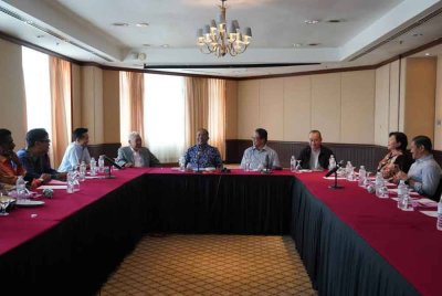 Satu pertemuan diadakan secara tidak rasmi antara BN dan PH Sabah di Kota Kinabalu.