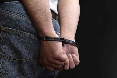 Pihak berkuasa Indonesia mengesahkan bahawa unit antikeganasan Polis Nasional, Detasemen Khusus 88 (Densus 88), telah menahan tiga suspek pengganas di lokasi berbeza di Jawa Tengah pada Isnin. Gambar hiasan