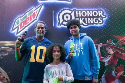 Khairy Jamaluddin hadir bersama keluarganya untuk menyertai cabaran mesit jeritan atau ‘scream machine challenge’.