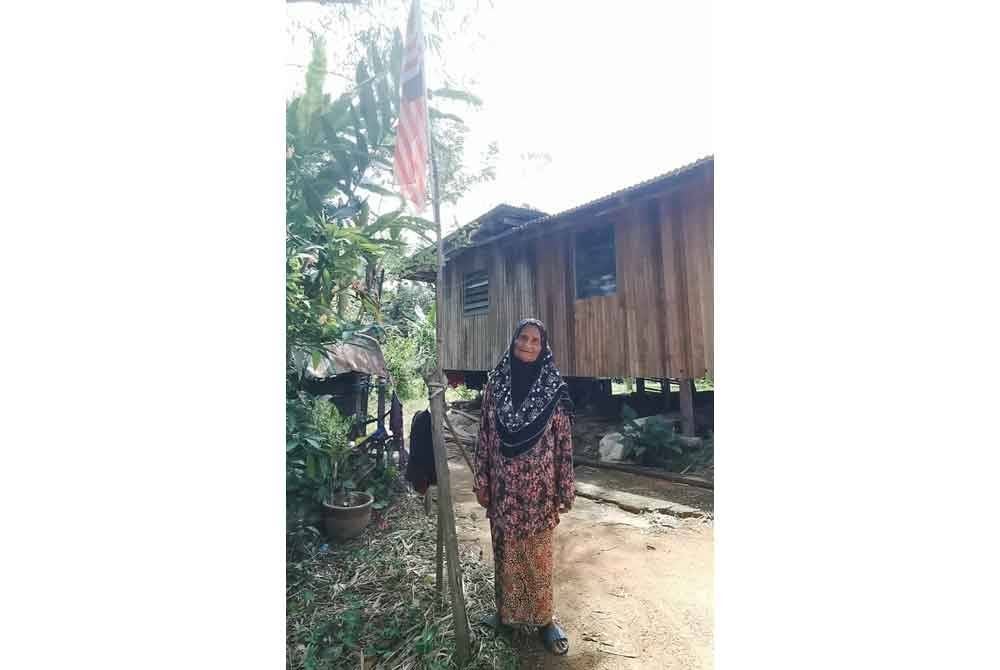 Fatimah masih cergas dan aktif walaupun sudah menginjak usia 67 tahun.