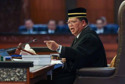 Johari Abdul ketika Persidangan Dewan Rakyat sempena Mesyuarat ke Tiga Penggal Ke Tiga Parlimen ke-15 di Bangunan Parlimen hari ini. - Foto: Bernama