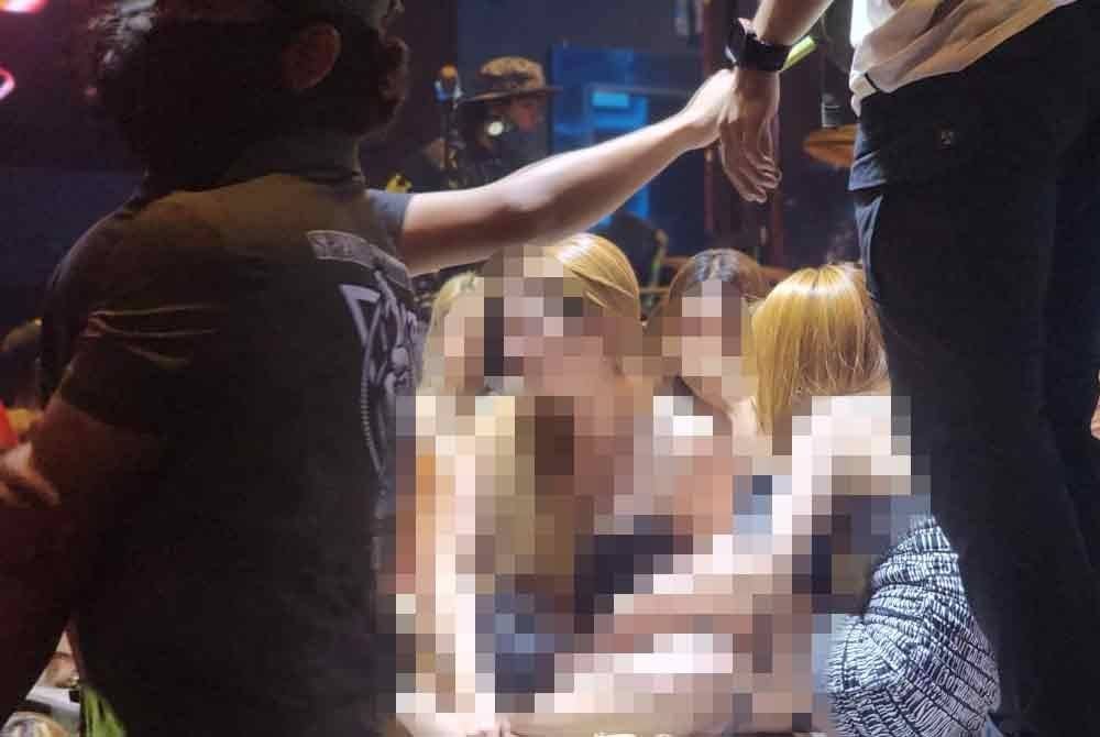 JIM Kuala Lumpur menahan 28 wanita asing dalam serbuan sebuah pusat hiburan di Kepong, Kuala Lumpur pada Rabu.