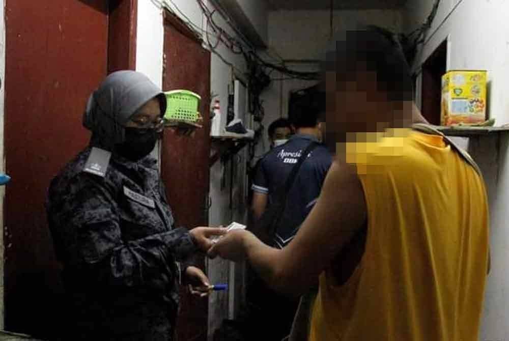 Operasi bersepadu terhadap warga asing itu dilaksanakan dengan kerjasama Jabatan Imigresen dan PDRM. Foto DBKL