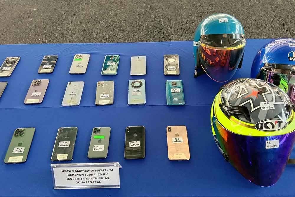 Antara peralatan yang digunakan suspek yang dipercayai menyamar anggota polis sebelum menyamun mangsa.