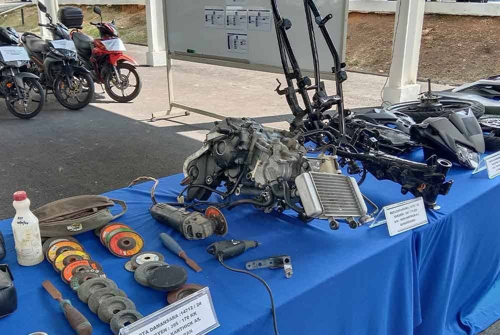 Antara komponen motosikal yang dirampas susulan tangkapan 10 individu pada Rabu.