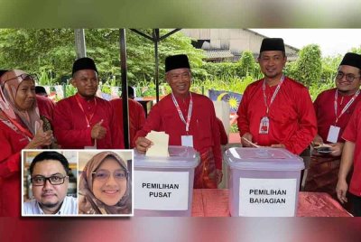 Muhyiddin (tengah) membuang undi pada pemilihan Bersatu Bahagian Pagoh Kompleks Geliga Grisek di Pagoh pada Sabtu. Gambar kecil: HISOMMUDDIN dan ADIBAH YASMIN