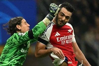 Arteta mendakwa Arsenal sepatutnya diberikan penalti selepas insiden Yann Sommer menumbuk kepala Mikel Merino pada awal separuh masa pertama. Foto: Agensi