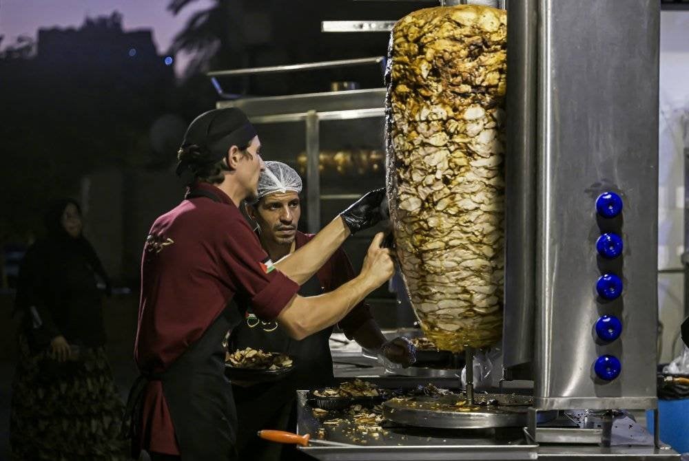 Premis perniagaan itu turut memberi peluang pekerjaan kepada saudara Palestin.